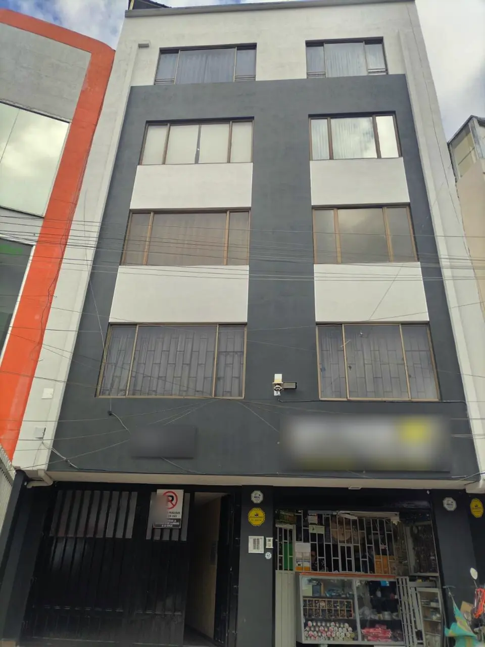 Renovación de fachada – Edificio de vivienda y locales