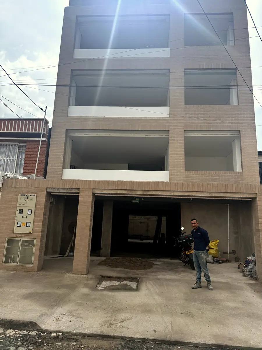 Edificio de uso mixto – Estructura y fachada